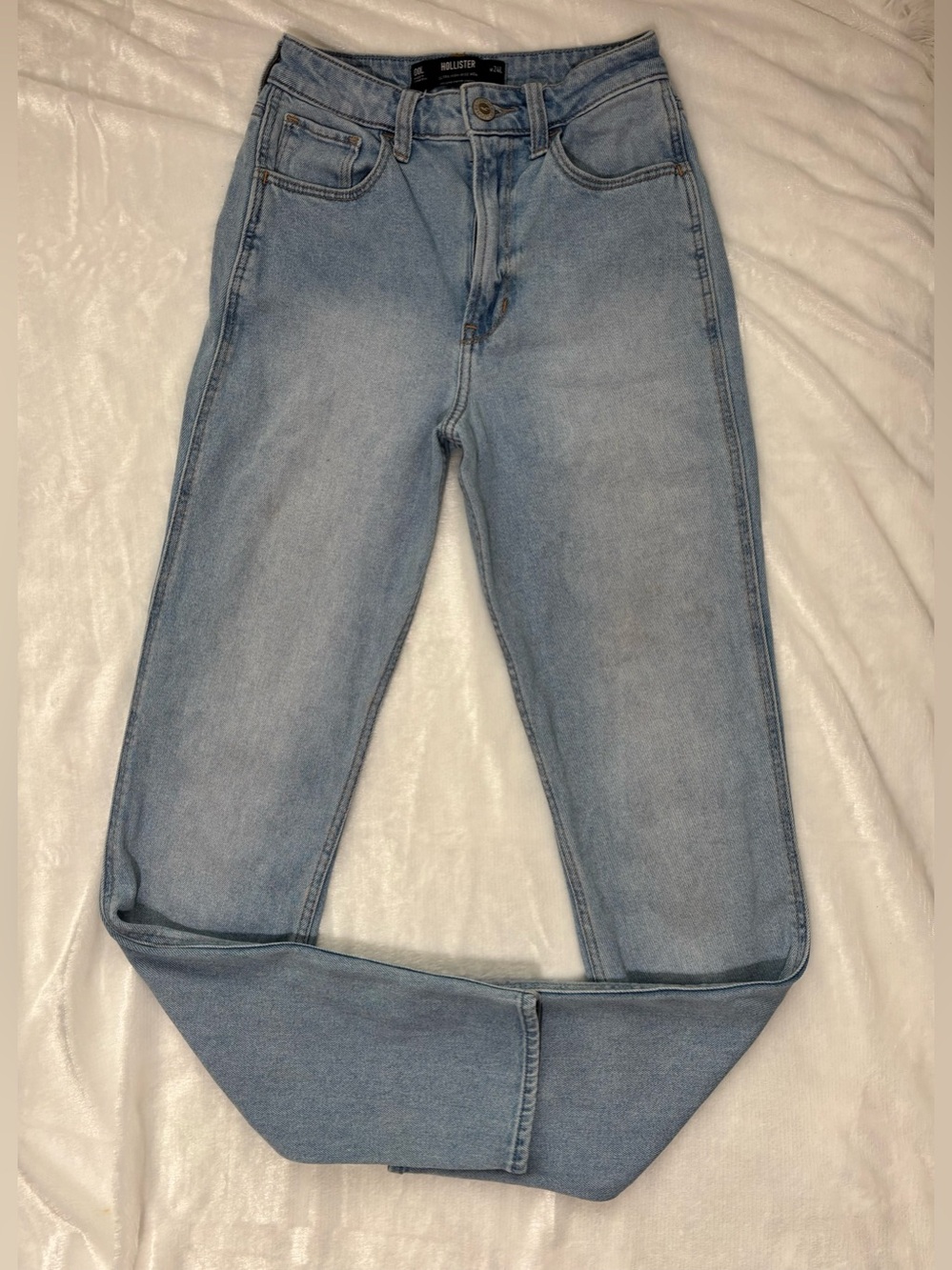 Womens Light-wash Ultra High-Rise Mom Straight Leg Jeans